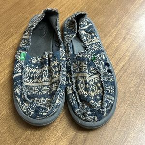 Barely worn sanuk loafer